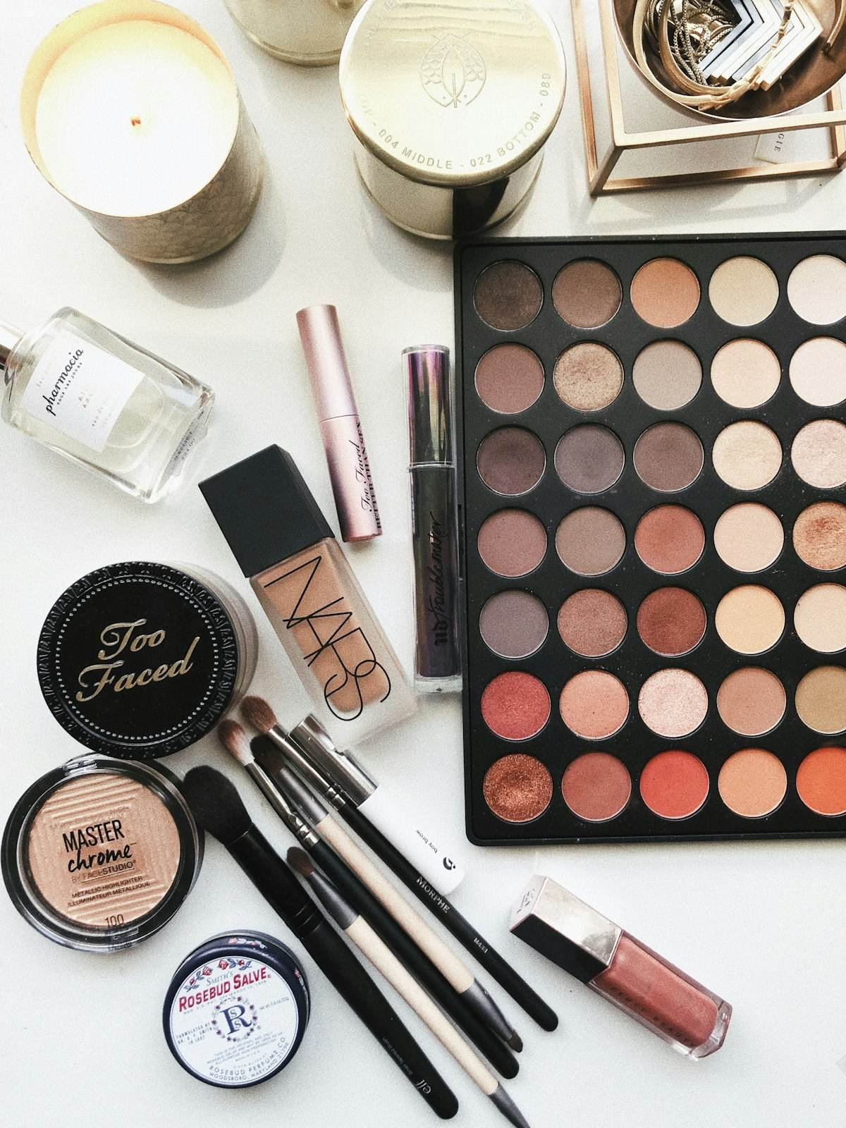 Professional makeup brushes and premium cosmetics from the Bloom kit